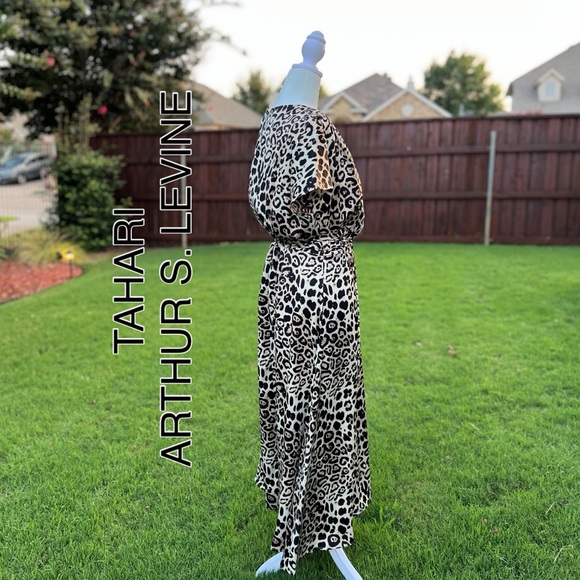 B15 TAHARI, ARTHUR S. LEVINE DRESS SIZE 14.  BUST:22”, Waist:17.5” Length:50”. - Picture 5 of 14